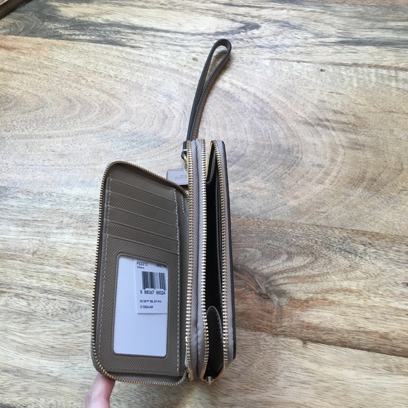 Coach nude embossed wristlet - Picture 4 of 5